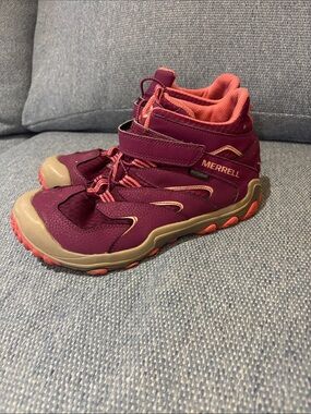 Merrell hiking boots! Women’s 7